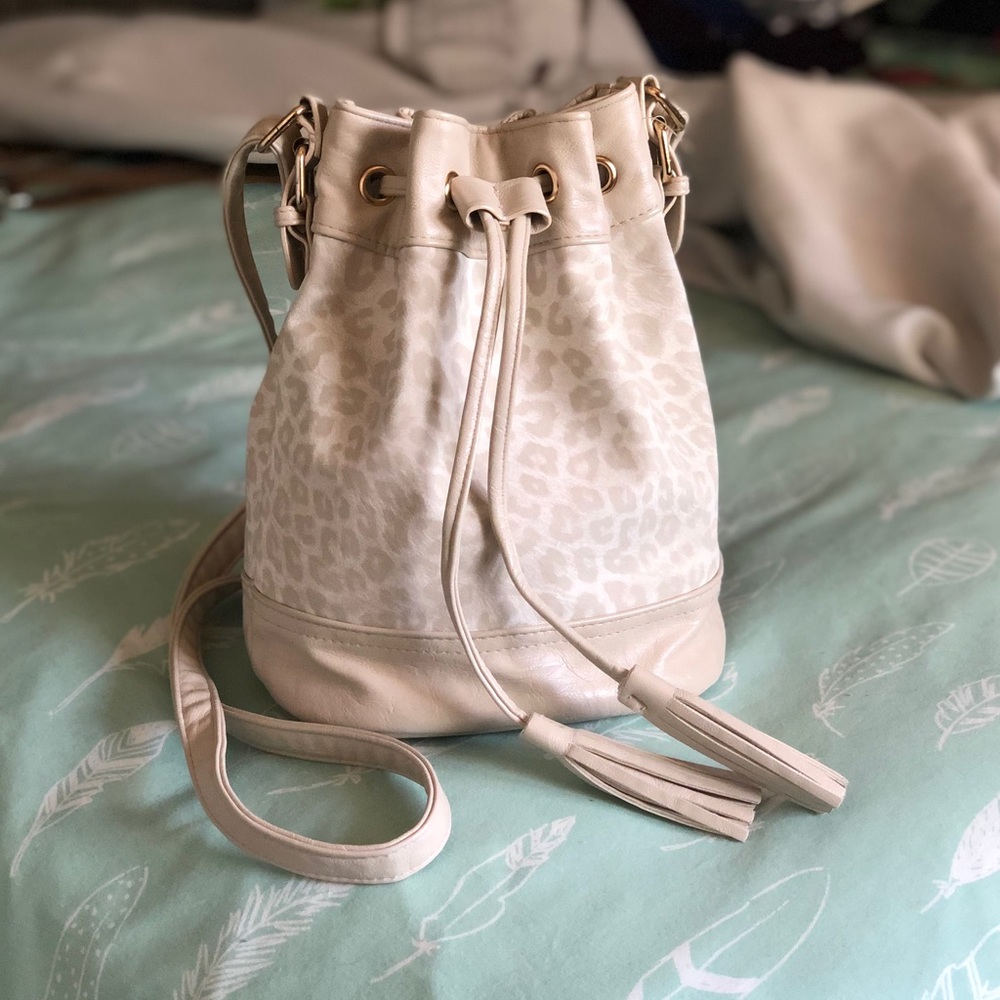 Leopard print crossbody bucket bag - Fiorelli neutral cream snow leopard print